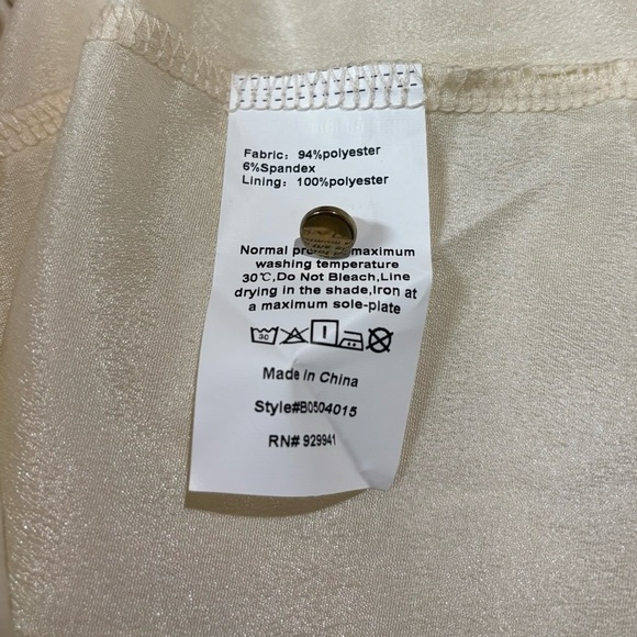 NWOT, S Betro, Cream Lace Dress With Cold Shoulder, Small - Picture 6 of 10